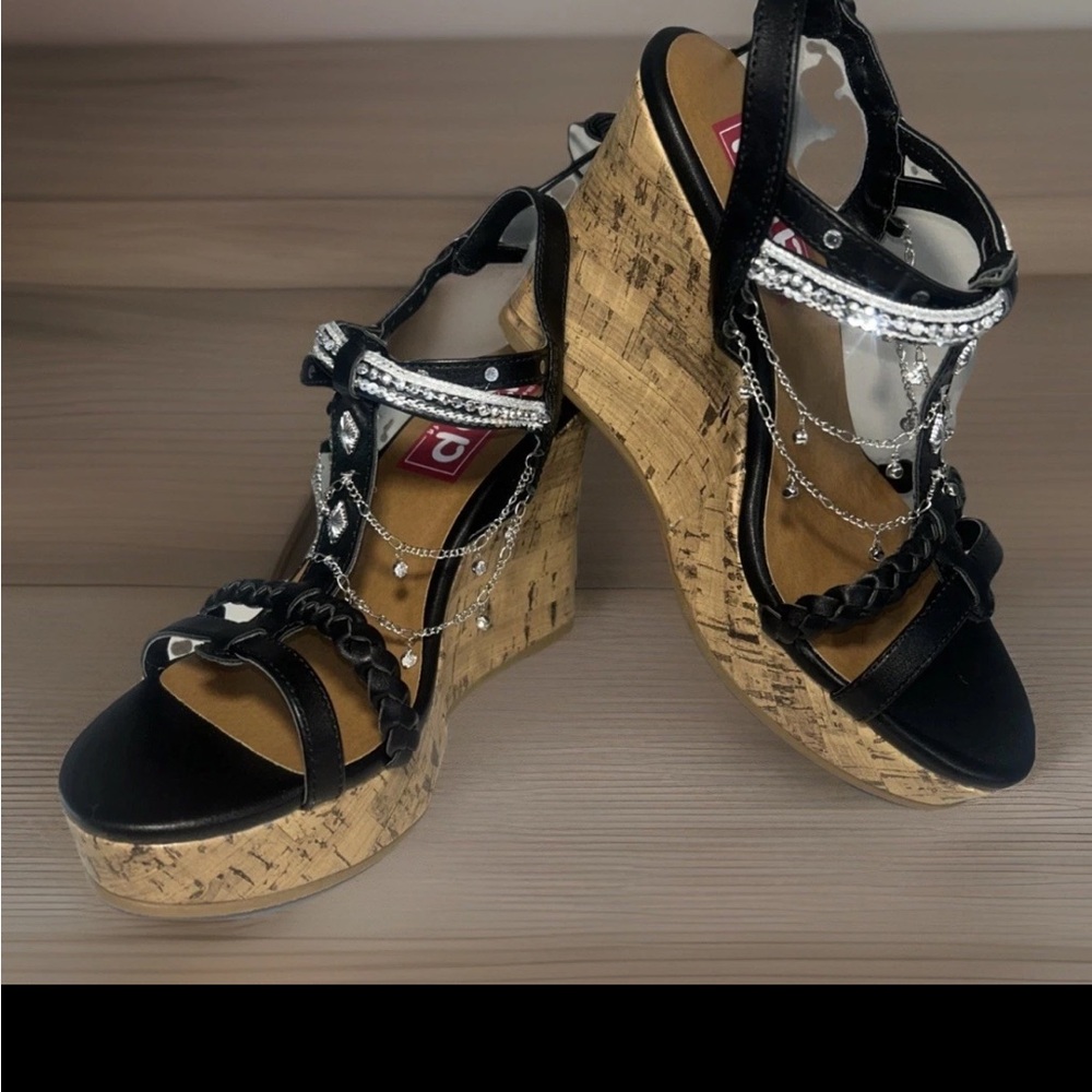 NWT Pop Rulleria Wedge Sandals w Silver-Tone Chain And Rhinestone T-Strap - Picture 8 of 9